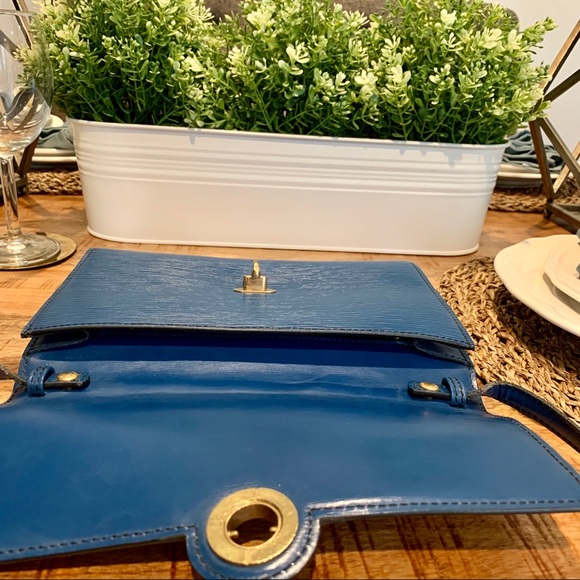 Louis Vuitton Pochette Arche Epi Blue - Picture 3 of 10